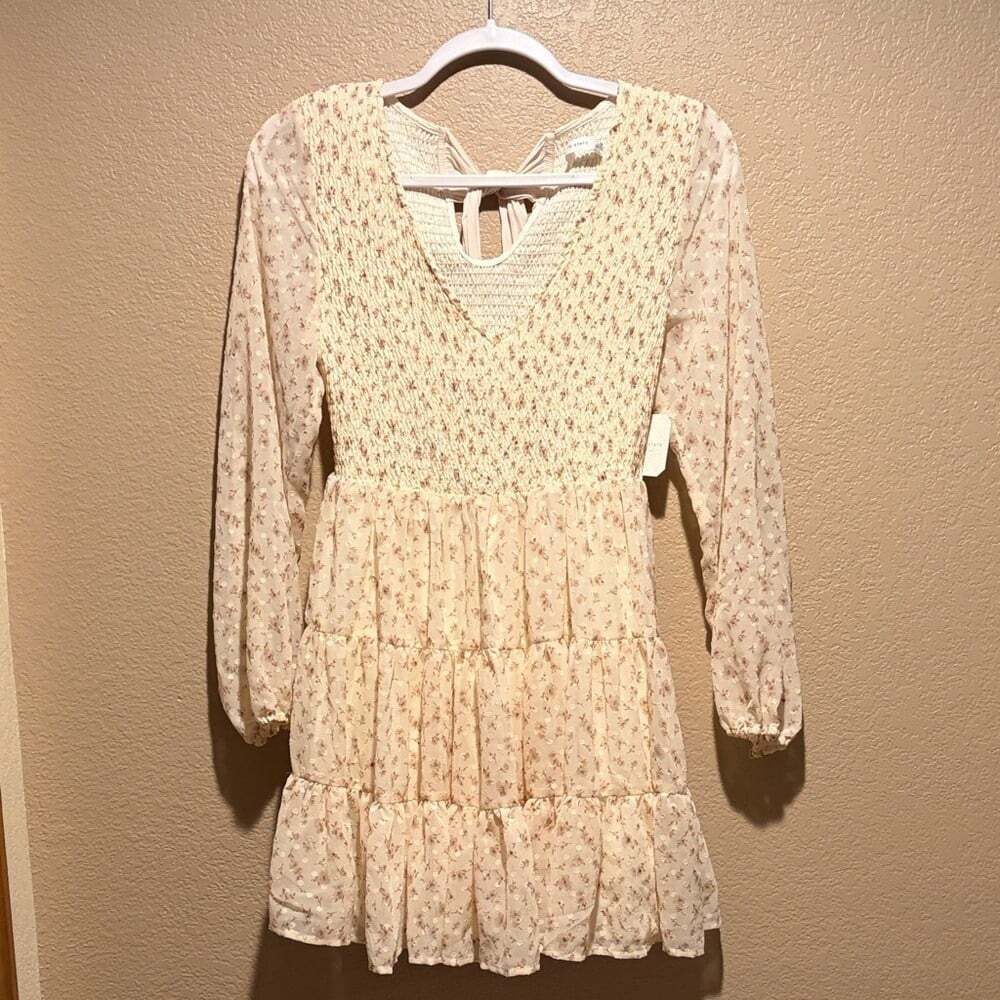 Altar'd State NWT Cream Floral Smocked V-Neck Tiered Dress Sz S
